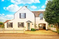 Norfolk Luxe Beach House Sleeps 8 Dog Friendly