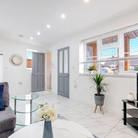 3 Bedroom House with Parking in Windsor