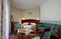 Sure Hotel by Best Western Saint-Quentin Ouest Hotel di Holnon