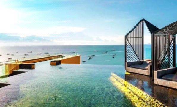 Edge Central Pattaya by Mickey