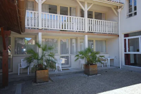 Les Arums Отели в г. Бернед