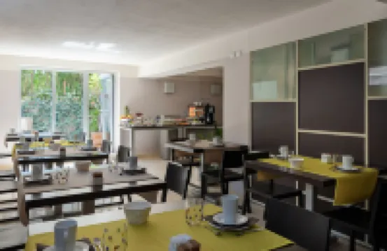 Vialeromadodici Rooms & Apartments