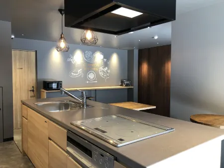 Alphabed Inn Takamatsuekimae Отели рядом с достопримечательностью «Liminal Air -core-»