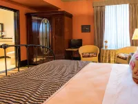 Hotel Boheme Hotels near Beach Blanket Babylon