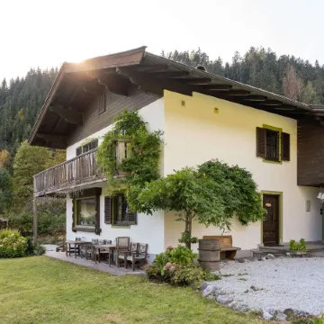 Leogang Chalet Near Ski Lift & Bikepark