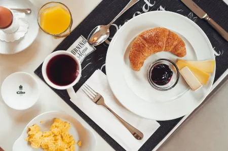 Verena's Boutique Villa au Lac Отели в г. Гисвиль