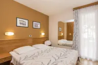 Apartments Stella Plava Laguna Hotels in Crveni Vrh