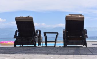 Seaside Summer Bliss - Aurora Luxury Pool Paradise