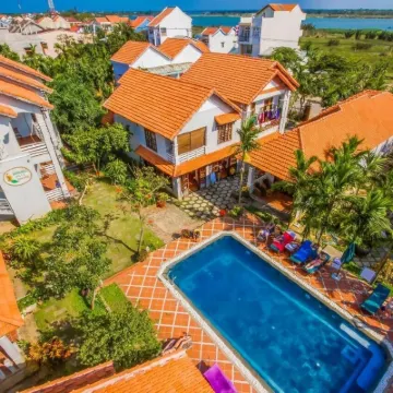 繆斯之家 鄰近均勝古宅的酒店