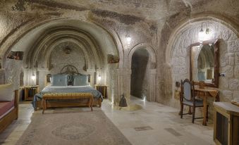 Hera Cave Suites