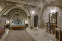 Hera Cave Suites