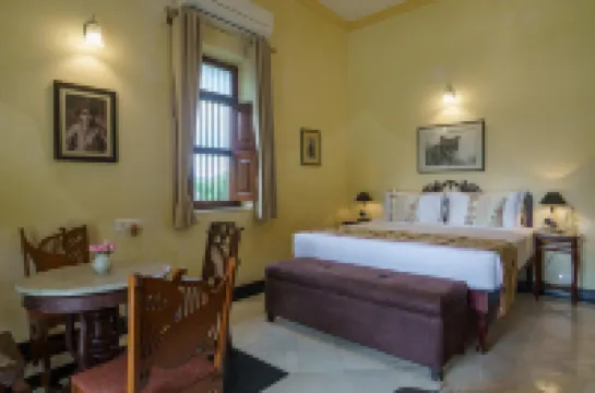 Amã住宿和小徑Abhay Manor， Kaali Toonk