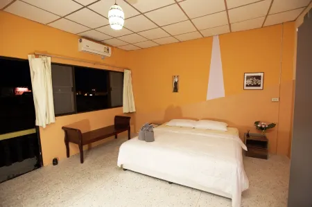 Holiday Phangan - Hostel & Bar