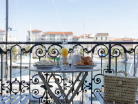 Les Clés Secrètes Hotels in Sète