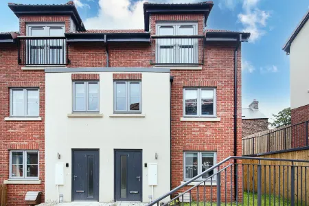 Host & Stay - Captain's Retreat Отели в г. Уитби