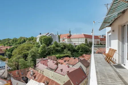 Grand Square Suite - Tale of the City Отели рядом с достопримечательностью «Бан Йосип Елачич»