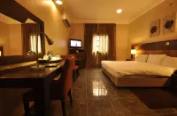 Impeccable Hotel by HomeVille Plusベニン - 2つ星