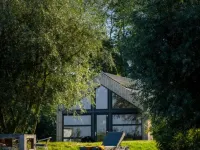 Waterlodge Reidhintsje Hotels in Grouw
