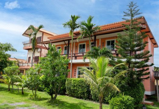 란타 스쿨 비치 리조트의 조용한 정원