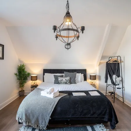 Phénix Central - Huge 3 Bed Apt.