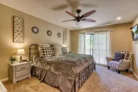 Deer & Doe by HoneyBearCabins Hotels in Sevierville