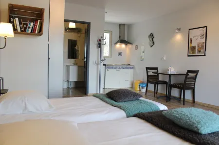 Hotel la Peyrade Отели в г. Сен-Сюльпис