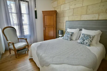 Chambres à Bord'O Отели рядом с достопримечательностью «Basilique Saint-Seurin»