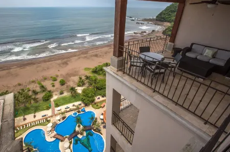 Spectacular 3 Bedroom Penthouse at Croc's Resort & Casino