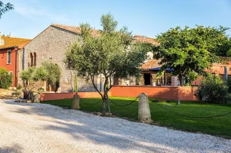 Mas Latour Lavail Отели рядом с достопримечательностью «Университет Перпиньян Виа Домитьа»