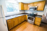 Pleasant, Bright 3 Bedroom Cottage