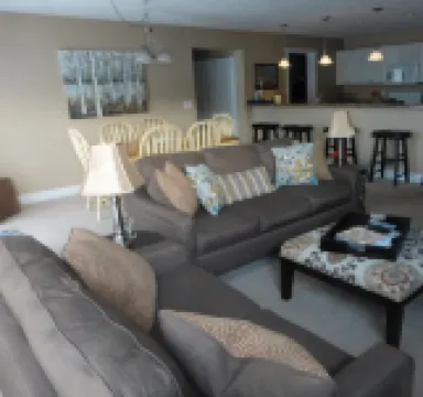 Downtown Traverse City Condo, close to shops, food, recreation, beaches.