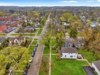 Chic 3 bedroom Get-a-way in downtown Lake Geneva - 4-Star