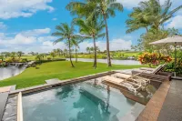 Private Plunge Pool and Access to Exclusive Amenities - Elegant Oasis