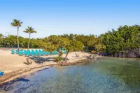 Updated ocean-view condo with 2 balconies, pool, hot tub, W/D, & AC Hotels in Tavernier