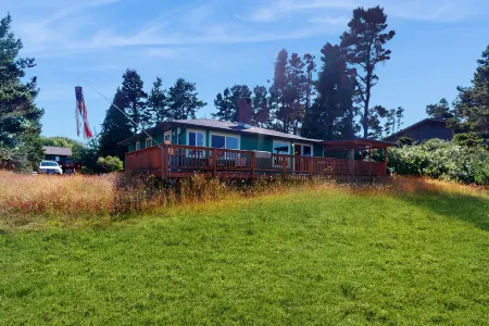 Sweet cabin with large deck, free WiFi, near 2 state parks - great surf Отели рядом с достопримечательностью «Уэстпарк Маритайм Музеум»