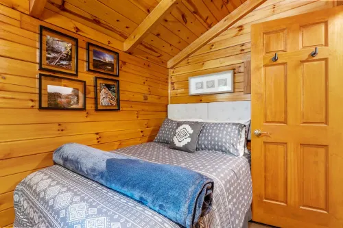 WiFi - Dreamcatcher - Glamping Tiny Cabin in Red River Gorge, Kentucky! Hotels in Beattyville