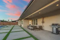 Private Pool, Hot Tub, and Putting Green - Spectacular Retreat