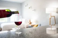 Chic Retreat - WiFi, Air Conditioning, Near Airport Hotels in Peoria