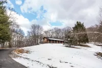 Private Hot Tub and Scenic Mountain Views - Stunning Rustic Elegance