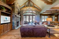 Private Hot Tub and Spacious Media Room - Elegant Getaway