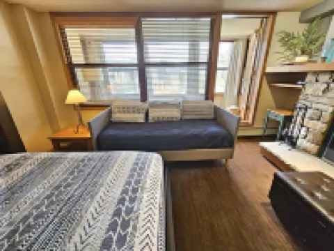 Indoor Hot Tub and Cozy Sun Room - Charming Mountain Escape