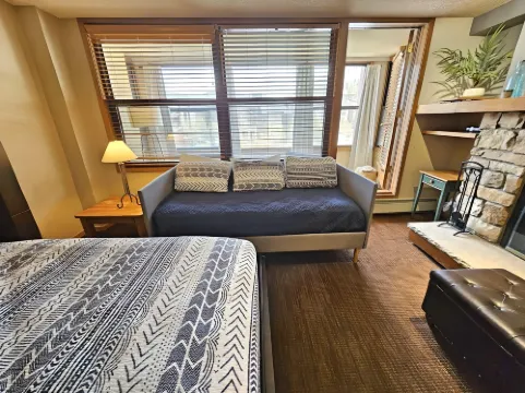 Spacious Lockoff Condo with Hot Tub - Charming Mountain Escape