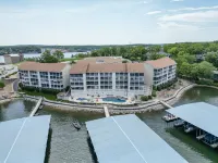 Stunning Lake Views and Convenient Boat Slip - Luxury Oasis Retreat 오사지비치 호텔