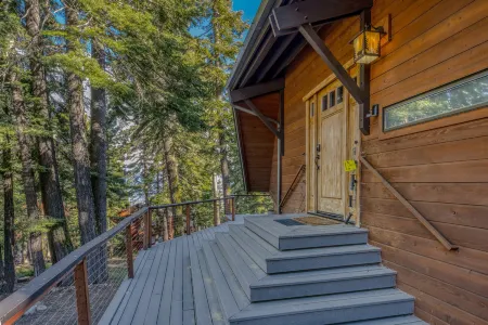 Spacious Deck and Sauna with Partial Lake View - Charming Retreat