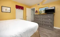 Breathtaking Gulf Views and Cozy Comfort - Inviting Coastal Haven