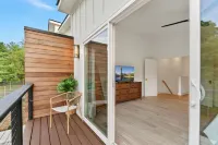 Modern Townhome with Private Decks and Luxurious Amenities - Charming Haven Hotels in Knox County