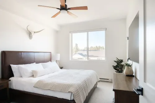 Private Balcony with Hot Tub and Mountain Views - Charming Modern Retreat Hotel di Grand County