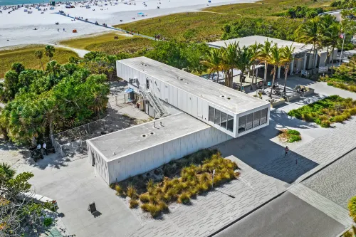 Siesta Bayside Pretty Fountain View Hotels in Siesta Key