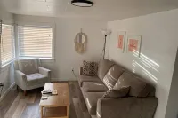 Fire Pit and Spacious Open Concept Living - Charming Coastal Retreat Hotel di Manzanita