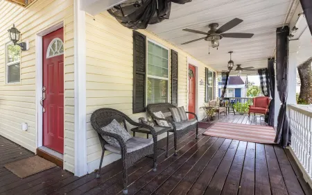 Boho getaway - walkable to downtown Fort Myers!